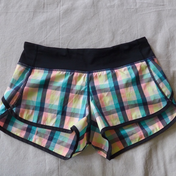 Lululemon Women 4 Speed Short Wee Wheezy Check - Picture 1 of 12
